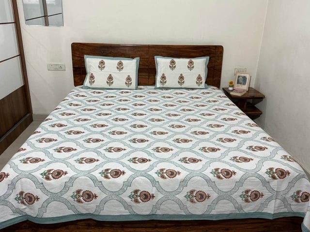 Double Bed XL Jaipuri Cotton Bedsheet, Classic Booti