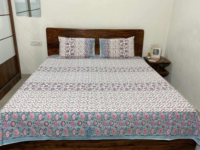 Double Bed XL Jaipuri Cotton Bedsheet, Rose Stripe